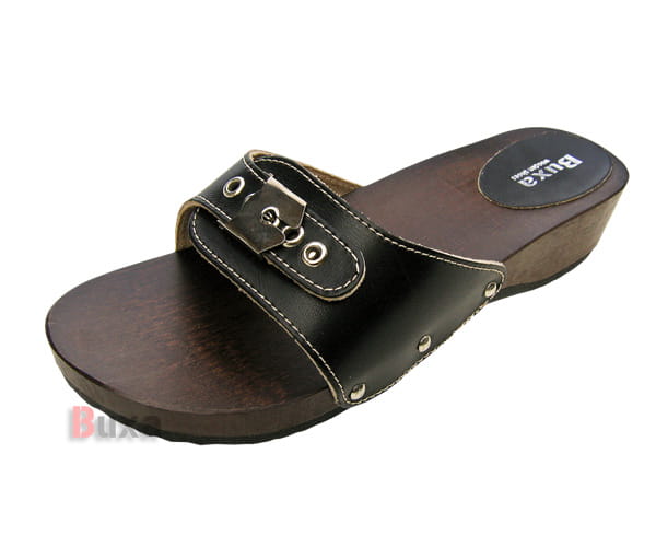 0f5be2a64fa4241290435b7278dc3c13.jpg Dřevěné pantofle B5 černé - Obrázek 1